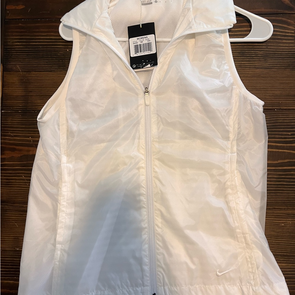 Brand new Womens Nike golf tour performance vest.